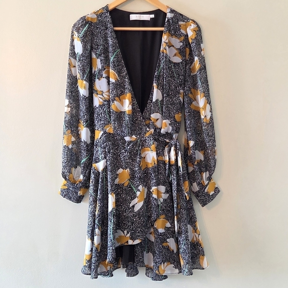 Anthropologie ASTR the label Women's Floral Garden Aja Mini Wrap Dress Sz Small - Picture 7 of 16